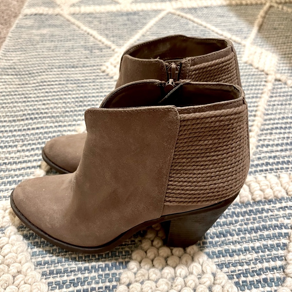 Carlos By Carlos Santana Ankle Booties Gray Beige, size 9. Worn a Few Times